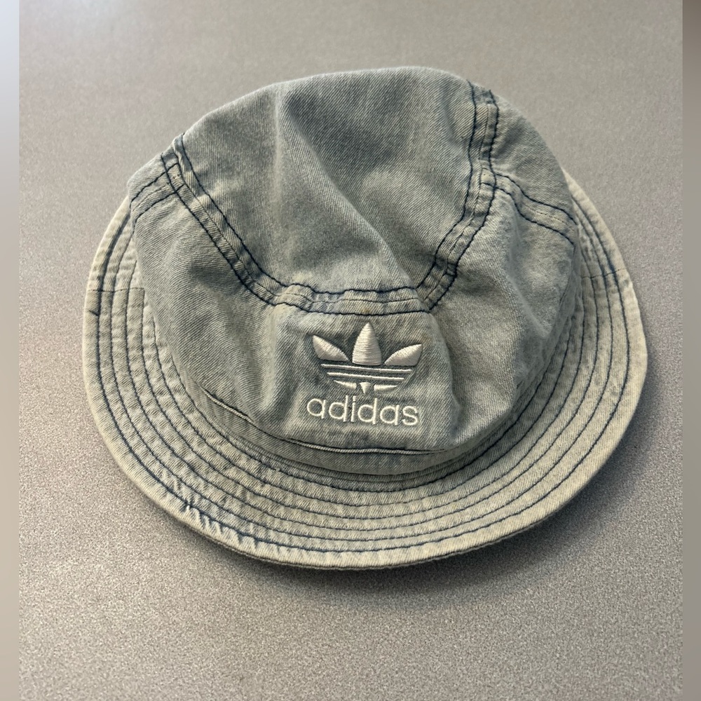 Adidas bucket hat jean brand new!
